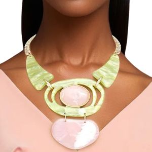 Conjunto de Collar y Pendientes con Diseño Marmoleado en Oro, Rosa y Verde, Joyería de Moda para Mujer, Elegante Collar y Aretes, Accesorio de Regalo para Fiesta - Product Image 1