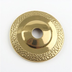 Plaque arrière en laiton au fini rustique antique, conçue pour les intérieurs de style vintage, offrant robustesse et beauté intemporelle - Product Image 2