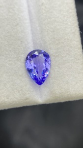 Pierre naturelle certifiée Tanzanite taille poire, couleur et lustre excellents, Zoisite naturelle 1,98 carat, clarté loupe. - Product Image 3