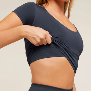 T-shirt court de sport pour femme à col profond, haute résistance, 100 % polyester - Product Image 3