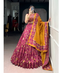 Impresionante Lehenga Choli Tradicional India con Estampado de Lámina Dorada para Bodas y Fiestas, Ropa Elegante para Mujer - Product Image 1