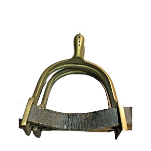 Equipo de Equitación de Alta Calidad con Características Prácticas y Construcción Robusta, Espuelas y Estribos - Product Image 2