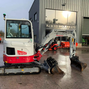 Excavatrice robuste d'occasion de 3 tonnes de couleur jaune avec une benne hydraulique robuste et un châssis renforcé pour le défrichement de sites commerciaux - Product Image 1