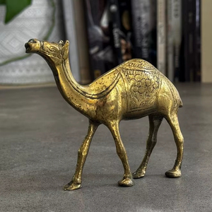 Figurine décorative artisanale en laiton en forme de chameau pour centre de table, idéale pour salon de luxe, mariage ou salle à manger - Product Image 1