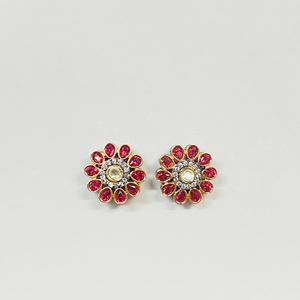 Pendientes de botón RAY FINE ORNATES chapados en oro de 22 quilates con certificación IGI, diseño de flor Kundan, estilo tradicional indio Polki, para aniversario, estilo étnico. - Product Image 1