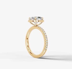 Anillo de Moissanita Corte Cojín, Plata de Ley 925, Chapado en Oro, Engaste de Garras, Lujoso y Elegante, Solitario, para Compromiso o Aniversario - Product Image 3