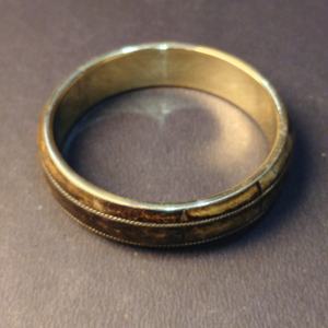 Bracelet en os de style antique à patine foncée avec incrustation en laiton tressé – Bracelet artisanal tribal rustique – Finition vintage - Product Image 2