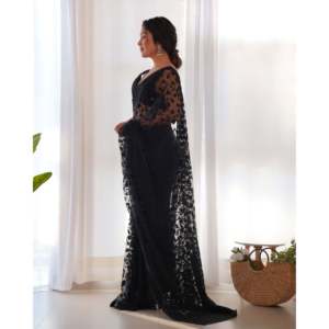 Sari de Novia Negro para Mujer, Diseño RV Creation, con Bordado Zari y Pedrería - Product Image 5