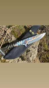 Cuchillo utilitario de acero de Damasco SHARP POINT TRADES con hoja de punta curva, filo recto, mango de madera y funda de cuero vacuno, 6.7 pulgadas de longitud total - Product Image 3