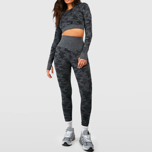 Conjunto de yoga sin costuras de alta calidad para gimnasio, conjunto de yoga de 2 piezas para mujer, ropa deportiva para gimnasio, conjunto de yoga con logo personalizado para mujer - Product Image 2