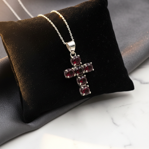 Collier pendentif croix rose fuchsia pour femme, pierre précieuse de laboratoire 7 mm, plaqué or 18 carats, laiton sans nickel, sertissage griffe, style bohème - Product Image 1