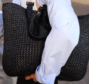 Bolso Tote de Rafia Hecho a Mano: Asas de Cuero, Bolso de Hombro para Playa de Verano - Product Image 3