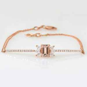 กำไลข้อมือมอร์แกไนต์ทรงเอเมอรัลด์ ดีไซน์สวยหรู ประดับมอร์แกไนต์แท้ เงินแท้ 925 ชุบทอง 14K ของขวัญสำหรับเธอ - Product Image 5