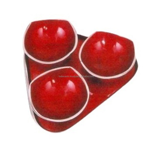 Elegante Bandeja de Frutas Roja de Aluminio con Tres Recipientes, para Frutos Secos, Decoración para el Hogar, Estilo Fundido, Artesanía Metálica Pintada, Kalavastu - Product Image 1