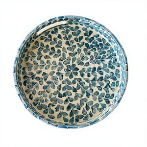 Bandeja de Servir Cuadrada de Madera a Cuadros Hecha a Mano con Incrustaciones de Resina, Personalizable, Multiusos, para Exhibición Navideña - Product Image 1