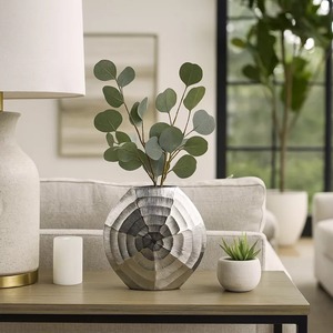 Vase de table en métal contemporain de valeur, fait main, design géométrique, finition argentée, sculpture décorative, hauteur 39 cm - Product Image 6