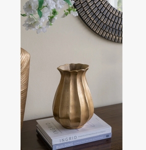 Vase à fleurs en métal doré - Vase décoratif festonné et cannelé pour la décoration moderne de la maison, centre de table, étagère de salon - Product Image 2