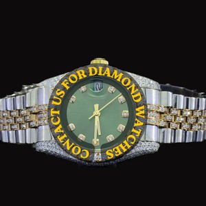 นาฬิกาข้อมือผู้ชายสุดเท่ห์ ดีไซน์ทันสมัย หน้าปัดทรงกลมสีเขียว ประดับเพชรโมอิสซาไนต์สองสี พร้อมฟังก์ชั่นวันที่อัตโนมัติ ระบบควอตซ์ รุ่นใหม่ล่าสุด - Product Image 1