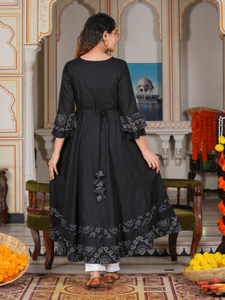 Kurta Anarkali Negra de Rayón con Estampado Bandhej para Mujer, Venta al por Mayor, con Cuello Redondo y Mangas Campana, Diseñada para Ropa Casual Étnica Global - Product Image 3