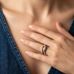 Gorgeous Refined 18k Solid White Gold Classic Black Diamond Twist Engagement Wedding Band Ring - Product Image 4