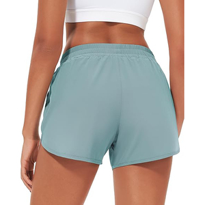 Shorts de sport pour femmes bleu clair en polyester respirant, avec ourlet incurvé, taille haute, pour la course à pied, le yoga et la remise en forme - Product Image 2