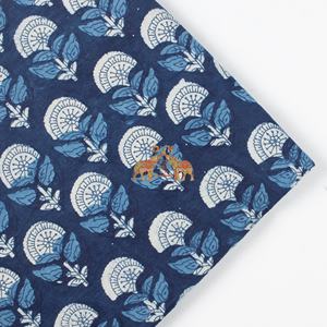 Tissu en coton indigo bleu imprimé au bloc, fait main en Inde, qualité supérieure, vendu au mètre pour la confection de robes et de kimonos - Product Image 4
