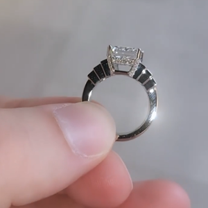 Anillo de Compromiso y Boda con Diamante Cultivado en Laboratorio, Corte Esmeralda, 5.80 Quilates, Oro Blanco de 14k, Certificado IGI, Joyería de Lujo para Regalo - Product Image 2