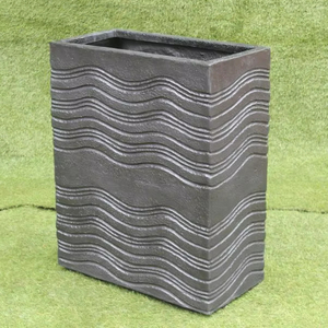 Pot de fleurs en FRP sculpté à la main, design classique carré ondulé, léger, incassable, pour usage extérieur/intérieur - Product Image 1