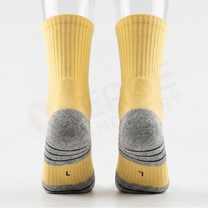 Chaussettes ras du cou pour hommes, couleur unie, tricotées, respirantes, en coton, polyester et élasthanne, pour usage quotidien en automne, style classique - Product Image 2