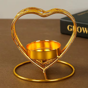 Bougeoir en forme de coeur Bougeoir élégant en or Bougeoir décoratif Porte-lumière de thé Décor de table romantique Cadeau parfait pour les proches - Product Image 1