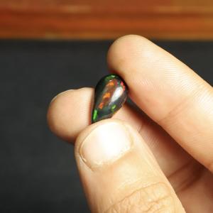 โอปอลสีดำธรรมชาติทรงลูกแพร์ขนาด 3.75 กะรัต ขัดเงา ลายรังผึ้งขนาดเล็ก 17x10 มม. พลอยเม็ดเดี่ยว - Product Image 6