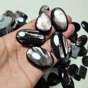 พลอยควอตซ์ธรรมชาติ Aamna Gems สำหรับทำเครื่องประดับ ขนาด 6 มม. รูปทรงกลมเจียระไนแบบเหลี่ยมคม สีขาวมีลายเส้นสีเทา ขายส่ง - Product Image 1