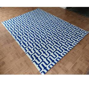 Tapis douillets tuftés à la main pour des sols de salon élégants - Product Image 1