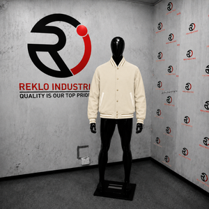 Chaqueta Letterman Premium Beige para Hombre, Clásica, Informal, de Felpa, Estilo Universitario, Corte Cómodo, Cuello Regular, Poliéster - Product Image 3