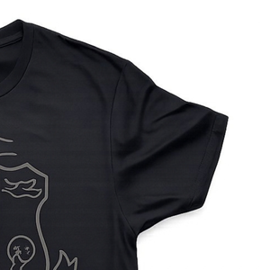   T-shirt Blackout Shield noir pour femme, à manches courtes, avec imprimé graphique bouclier, en coton décontracté, coupe ample, pour le quotidien et le style urbain - Product Image 4