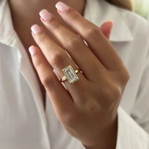 Anillo de Compromiso con Diamante Cultivado en Laboratorio de Corte Esmeralda de 1.5 CT, con Engaste de Garra, Chapado en Oro, Anillo de Boda con Piedra Preciosa para Mujer - Product Image 3