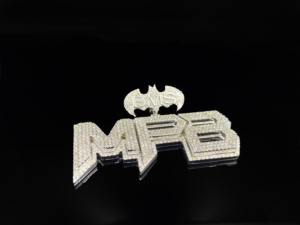 Colgante Personalizado de Lobo Ártico con Circonitas Heladas, Logotipo de Murciélago MB, de Acero Inoxidable y Plata Tibetana, con Dije de Pedrería, Estilo Hiphop Unisex, Ice Legacy - Product Image 1