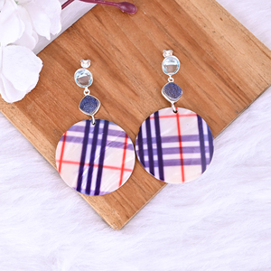 Boucles d'oreilles pendantes en résine avec Druzy de titane, Topaze bleue et Nacre |   Argent sterling 925 - Product Image 2