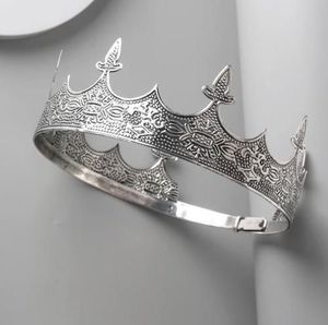 Couronne décorative en métal avec surface polie et motifs complexes, rehaussant l'élégance royale pour la collection d'accessoires de mode - Product Image 1