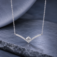 Pendentif en moissanite à taille ronde Chevron, en argent sterling S925, qualité VS EF, collier pavé, bijoux fins, cadeau pour femme