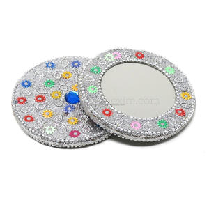 Miroir de poche indien artisanal en laque avec bordure perlée décorative, magnifique miroir compact de designer - Product Image 2