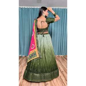 Hermosa ropa tradicional china Lehenga Choli para fiestas adornada con trabajo de secuencia e hilo - Product Image 1