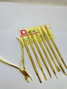 Empujadores de Cutículas de Acero Sostenible con Baño de Oro Brillante, Empujadores de Uñas con Logotipo Personalizado, Cortaúñas y Alicates para Cutículas Encarnadas - Product Image 5