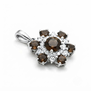 จี้รูปดอกไม้ประดับควอตซ์สโมคกี้ธรรมชาติ 100% สำหรับผู้หญิงจาก Rhaya Jewels ชุบโรเดียมบนเงินสเตอร์ลิง ดีไซน์เรียบหรู - Product Image 2