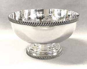 Grand saladier décoratif ovale en métal pour l'arrangement et la présentation de fruits, bords lisses, finition durable, lot de 24 pièces, écologique - Product Image 1