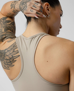 Women's Solid Color Racerback Sports Bra Medium Support Seamless Scoop <b>Neck</b> Breathable Adjustable Straps Removable <b>Pads</b> Fitness - Product Image 4