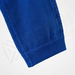 Leggings de yoga sans couture pour femme, personnalisables avec logo, vêtements de sport haut de gamme pour la gym, l'entraînement et le fitness - Product Image 6
