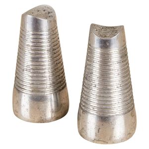 ชุดเครื่องปรุงรสเกลือพริกไทยโลหะตกแต่ง ดีไซน์เรียบหรูสีทอง สำหรับวางโชว์บนโต๊ะอาหาร - Product Image 3