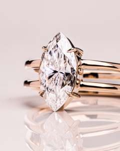 Bague de fiançailles en or pur 14 carats certifiée IGI avec diamant de laboratoire taille marquise, double bande, design unique, bijoux fins - Product Image 2