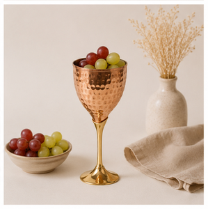 Copa de Vino de Cobre Martillado 100% Puro, Hecha a Mano, con Elegante Soporte de Latón, Cáliz Metálico Aislado para Regalos de Boda - Product Image 4